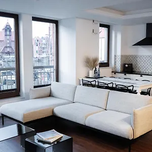  Apartament Sixteen Szafarnia